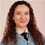 Graduada en estudios ingleses con muchas ganas de ayudar a aprender a alumnos desde primaria hasta bachillerato